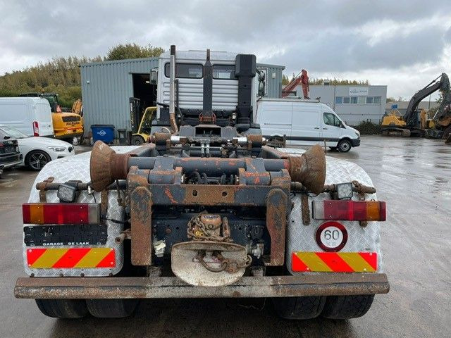 Camion ampliroll MAN 33-350. 6X6. Motorschaden.