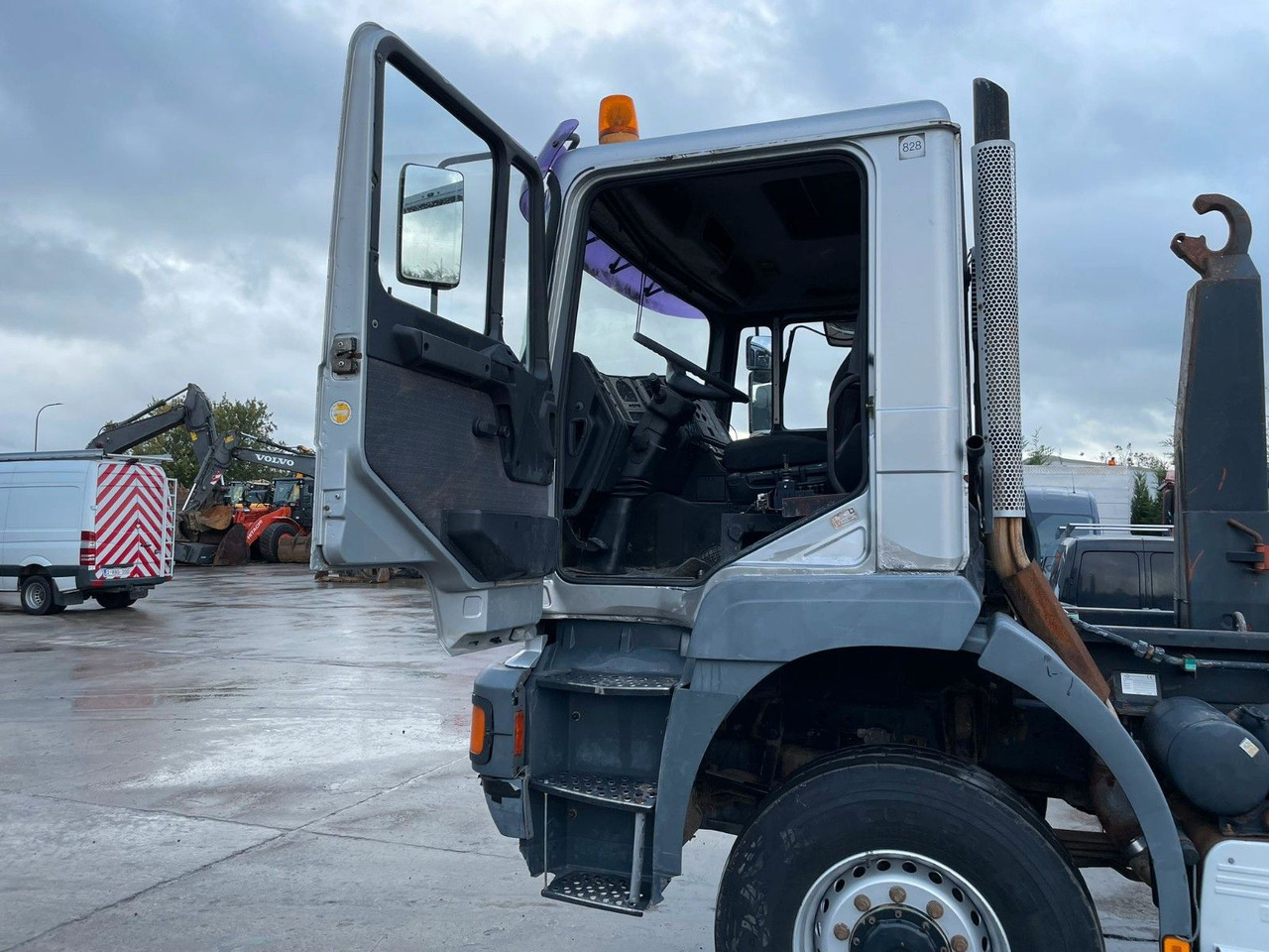 Camion ampliroll MAN 33-350. 6X6. Motorschaden.