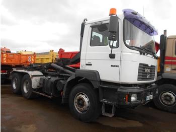 Camion ampliroll MAN F2000 27.314