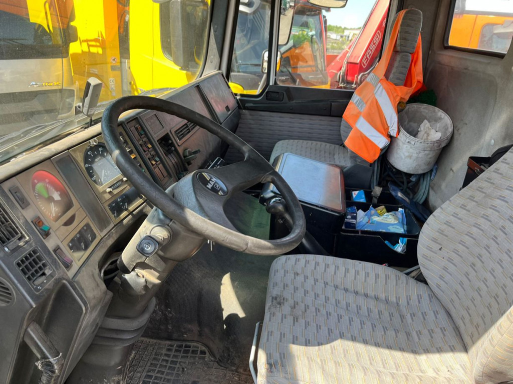 Camion ampliroll MAN F2000 27.342 6x4 Abrollkipper mit Kran