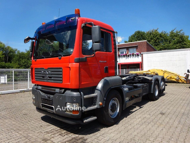 Camion ampliroll MAN TGA 26.360 - Hook lift truck 6x4