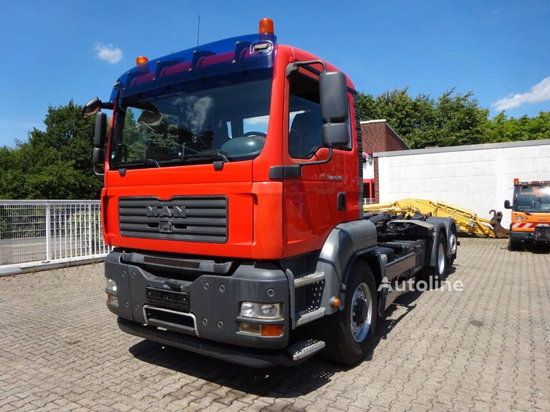 Camion ampliroll MAN TGA 26.360 - Hook lift truck 6x4