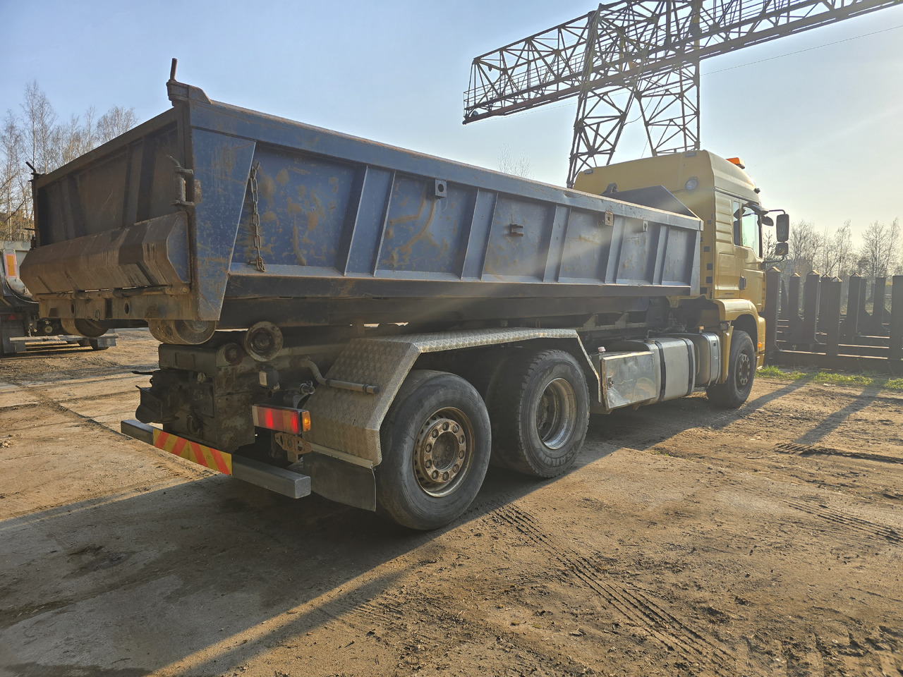 Camion ampliroll MAN TGA 26.413