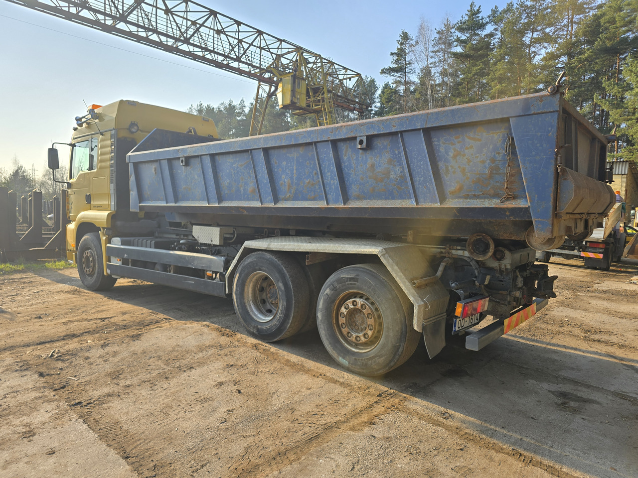 Camion ampliroll MAN TGA 26.413