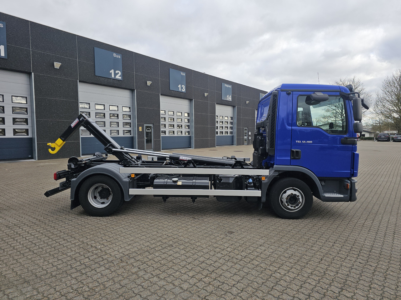 Camion ampliroll MAN TGL 12.190 BL