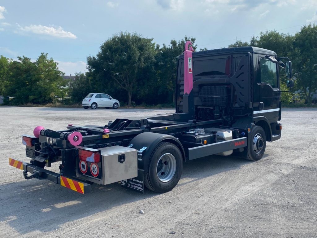 Camion ampliroll MAN TGL 12.220 CON SCARRABILE NUOVO