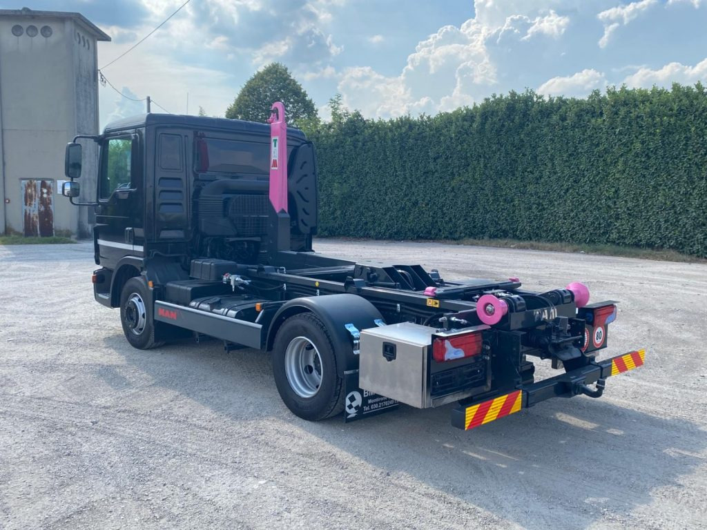 Camion ampliroll MAN TGL 12.220 CON SCARRABILE NUOVO