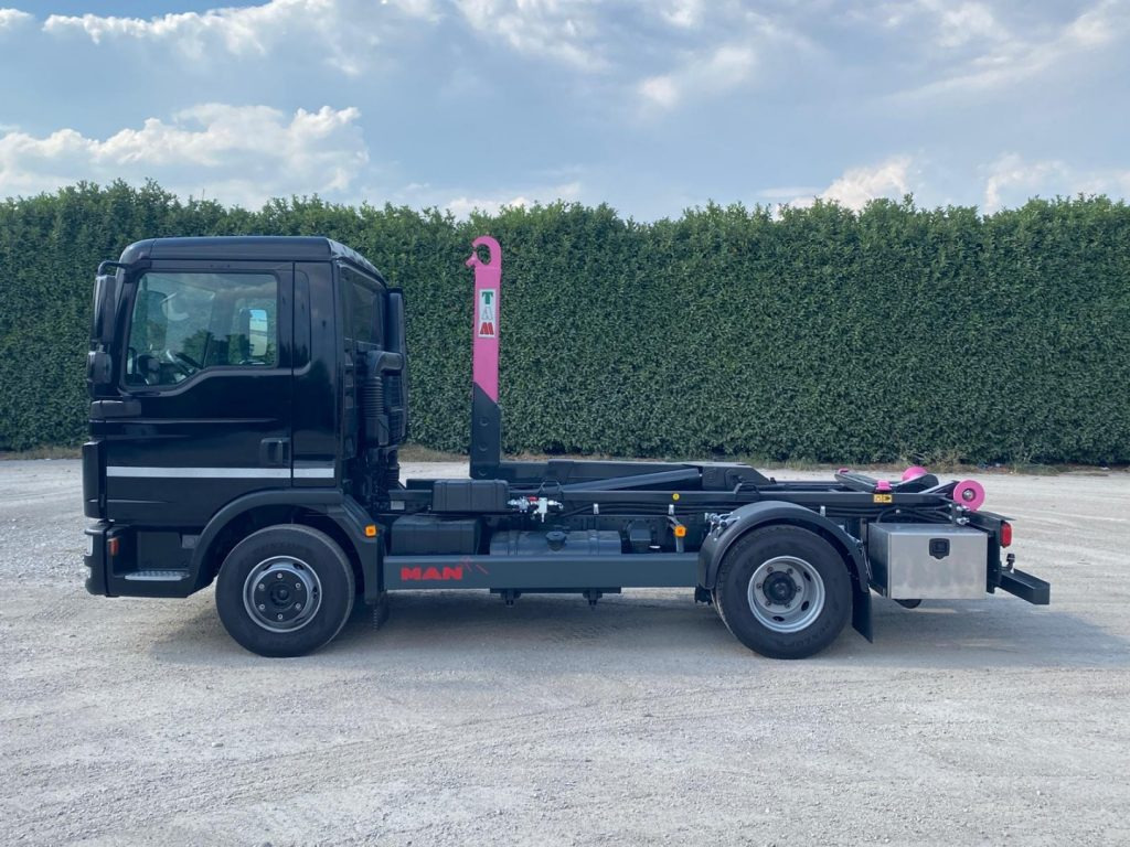 Camion ampliroll MAN TGL 12.220 CON SCARRABILE NUOVO