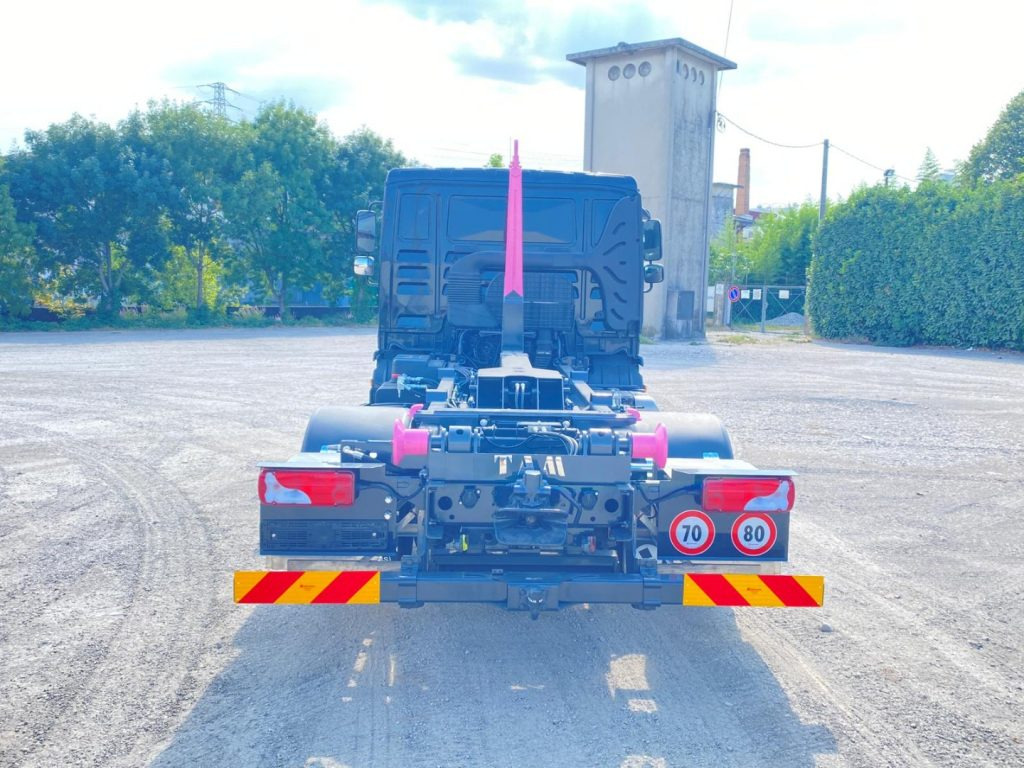 Camion ampliroll MAN TGL 12.220 CON SCARRABILE NUOVO