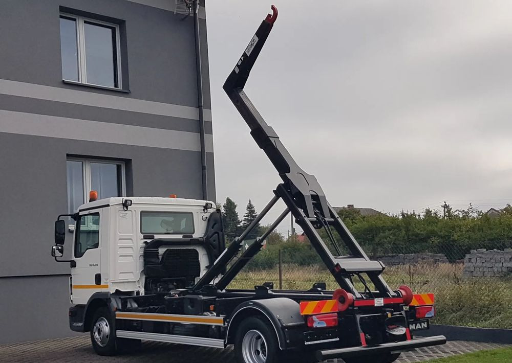 Camion ampliroll MAN TGL 12.220 HAKOWIEC 4x2 KLIMA