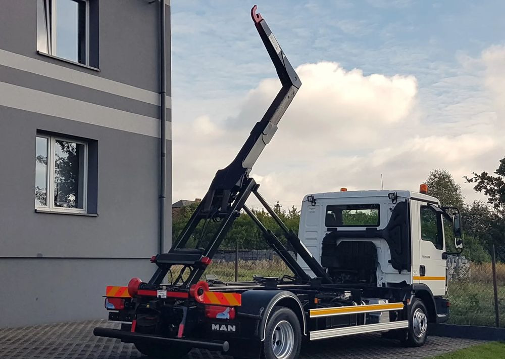 Camion ampliroll MAN TGL 12.220 HAKOWIEC 4x2 KLIMA