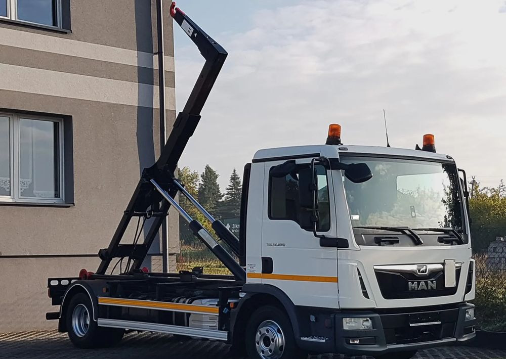 Camion ampliroll MAN TGL 12.220 HAKOWIEC 4x2 KLIMA