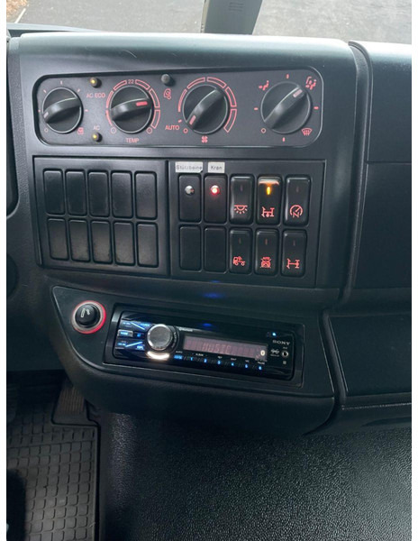 Camion ampliroll MAN TGM 15.250 Hoof lift + Crane