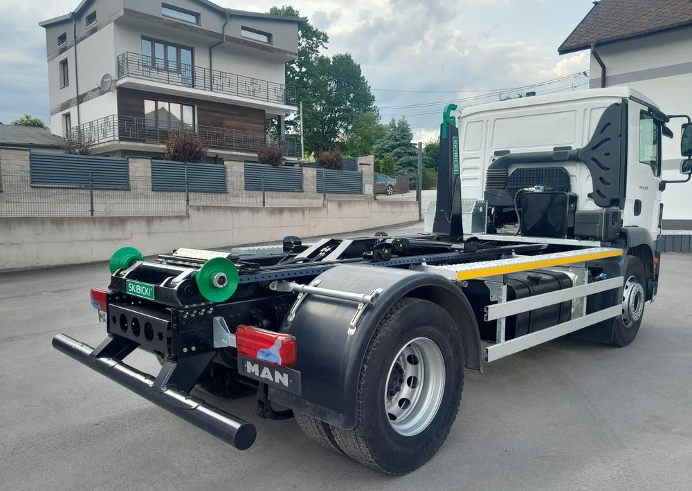 Camion ampliroll MAN TGM 18.290