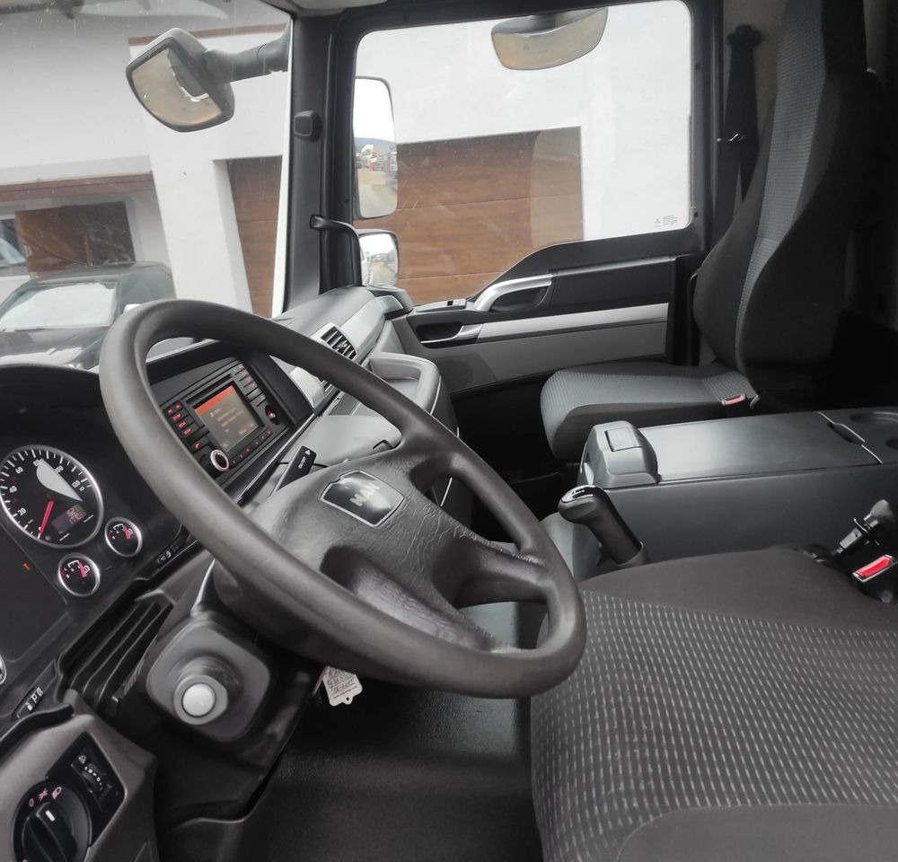 Camion ampliroll MAN TGM 18.290