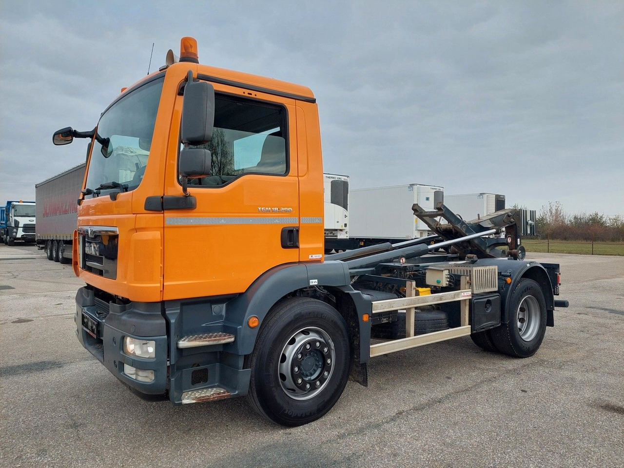 Camion ampliroll MAN TGM 18.290 4X2 BB