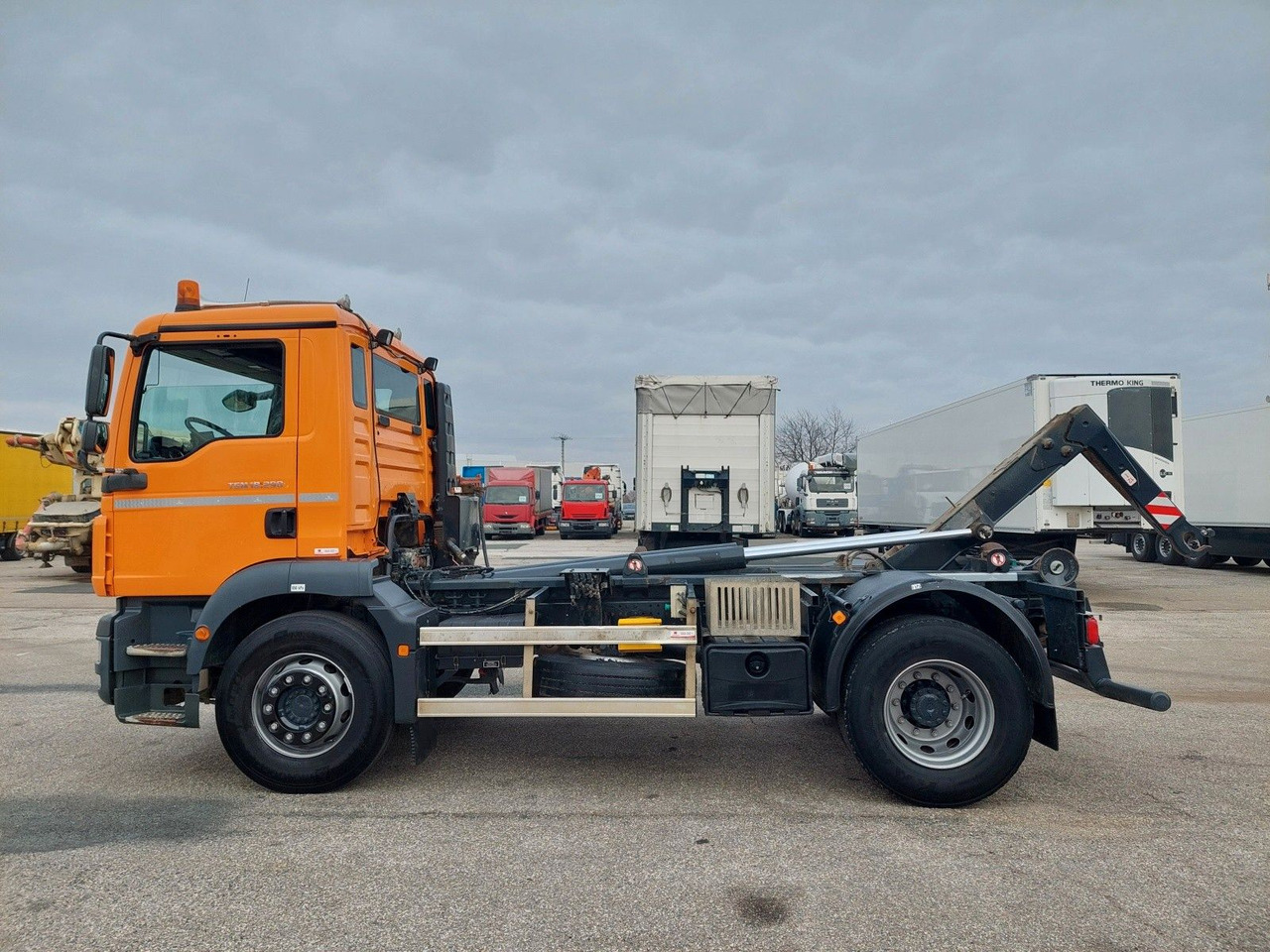 Camion ampliroll MAN TGM 18.290 4X2 BB