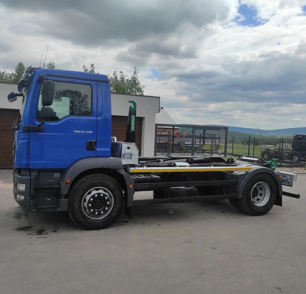 Camion ampliroll MAN TGM 18.340 urządzenie hakowe AXOR