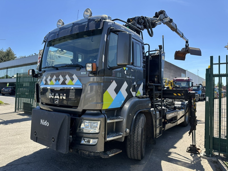Camion ampliroll MAN TGS 26.320 6X2-4 BL EEV + CRANE EPSILON Q170Z95TR + GRABBER - LIFT/STEERING AXLE - *266.000km* - NL TRUCK