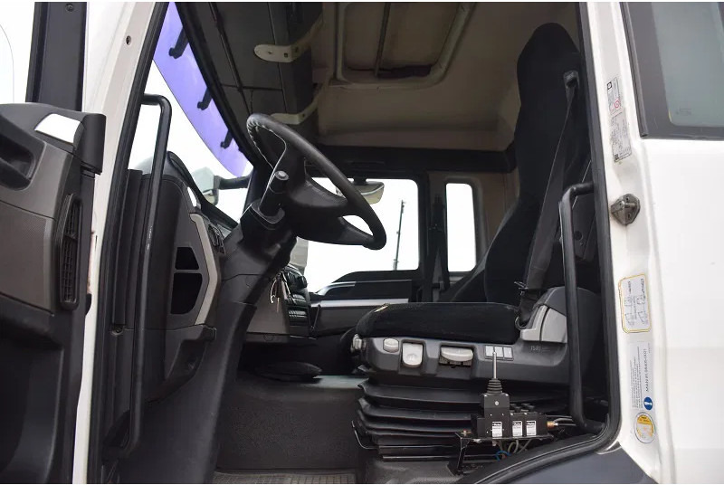 Camion ampliroll MAN TGS 26.360