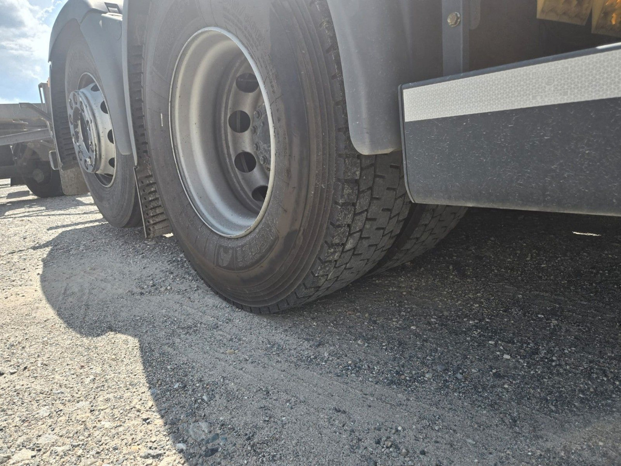 Camion ampliroll MAN TGS 26.510 Abrollkipper HIAB Lift -Lenkachse