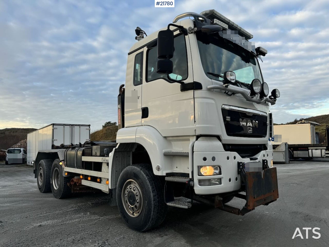 Camion ampliroll MAN TGS 28.480 6x4 brøyterigget Krokbil m/ underliggende skjær og kranhydraulikk.