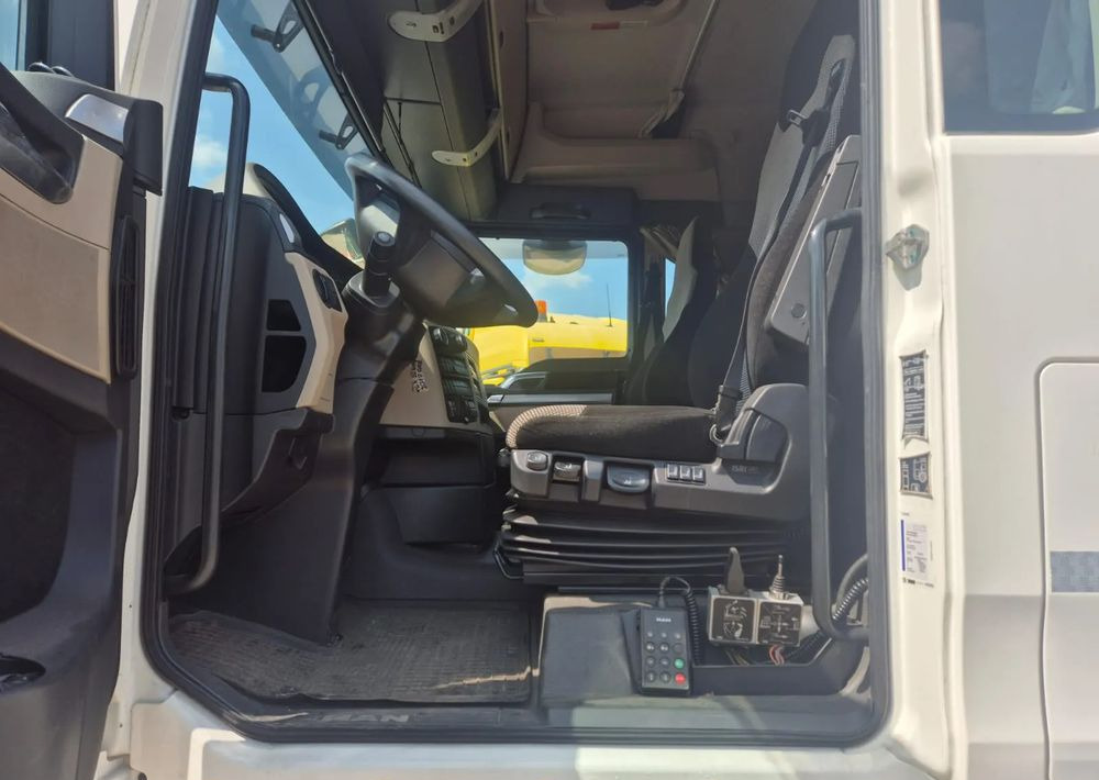 Camion ampliroll MAN TGX 26-460 Hakowiec oś skrętna