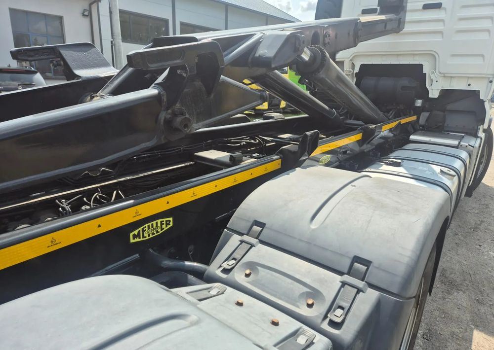 Camion ampliroll MAN TGX 26-460 Hakowiec oś skrętna
