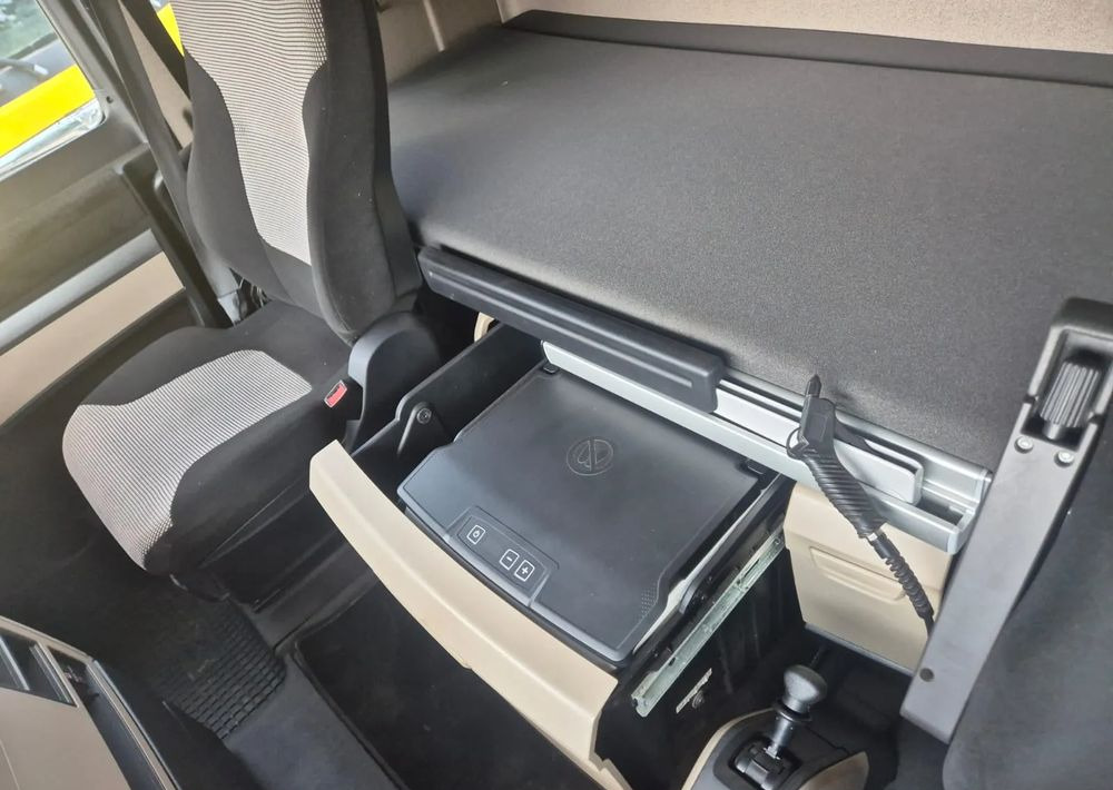 Camion ampliroll MAN TGX 26-460 Hakowiec oś skrętna