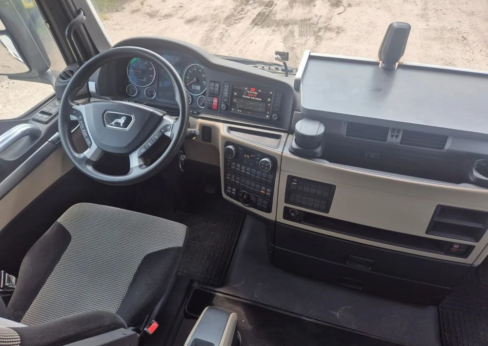 Camion ampliroll MAN TGX 26-460 Hakowiec oś skrętna