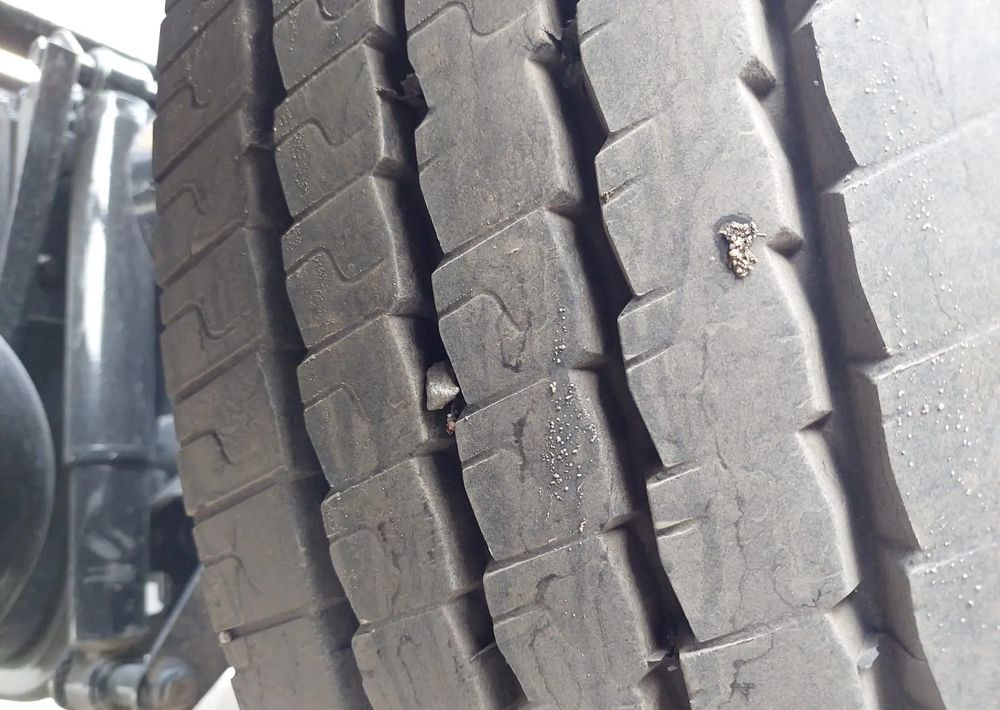 Camion ampliroll MAN TGX 26-500 Hakowiec oś skrętna