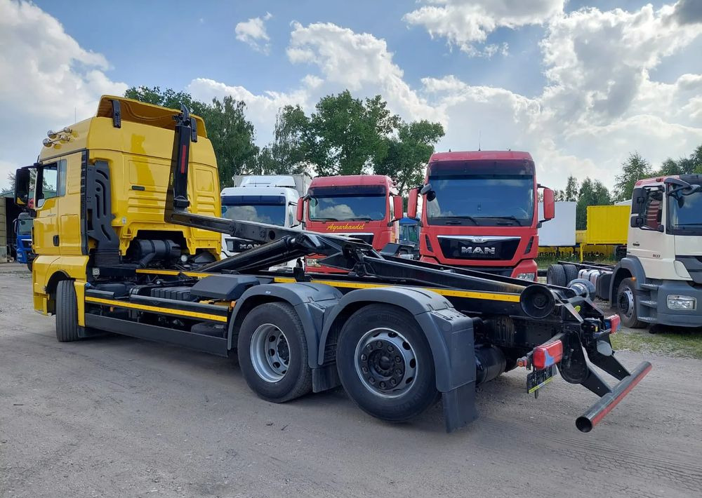 Camion ampliroll MAN TGX 26-500 Hakowiec oś skrętna