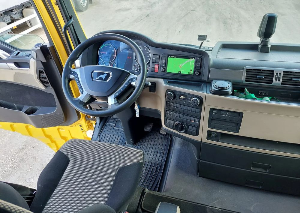 Camion ampliroll MAN TGX 26-500 Hakowiec oś skrętna