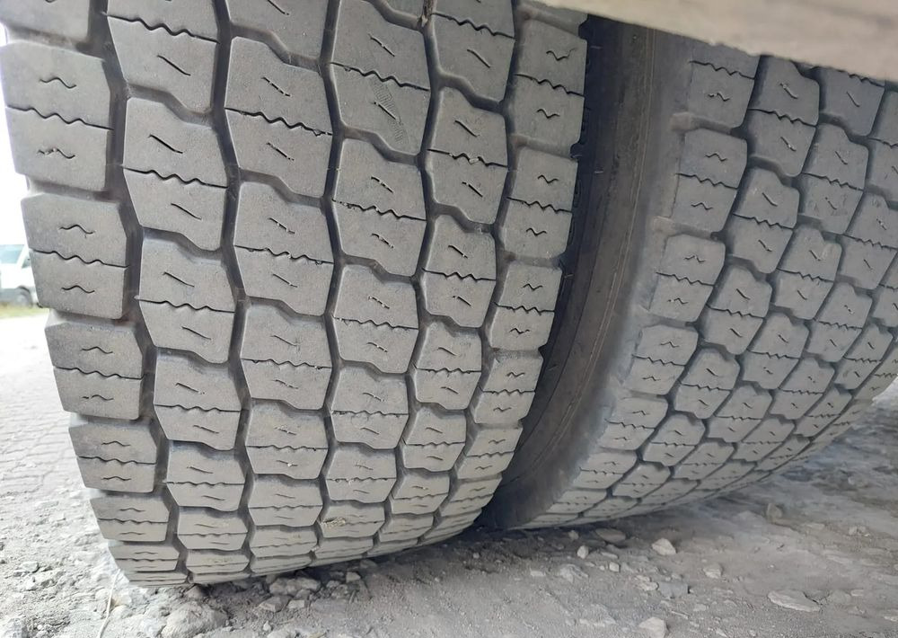 Camion ampliroll MAN TGX 26-500 Hakowiec oś skrętna