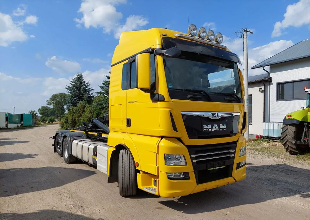 Camion ampliroll MAN TGX 26-500 Hakowiec oś skrętna