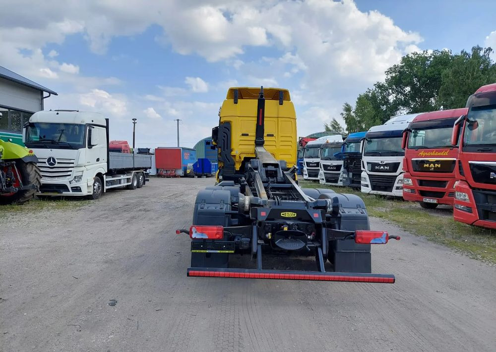 Camion ampliroll MAN TGX 26-500 Hakowiec oś skrętna