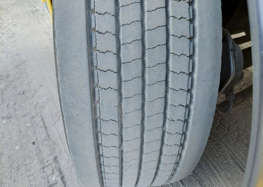 Camion ampliroll MAN TGX 26-500 Hakowiec oś skrętna