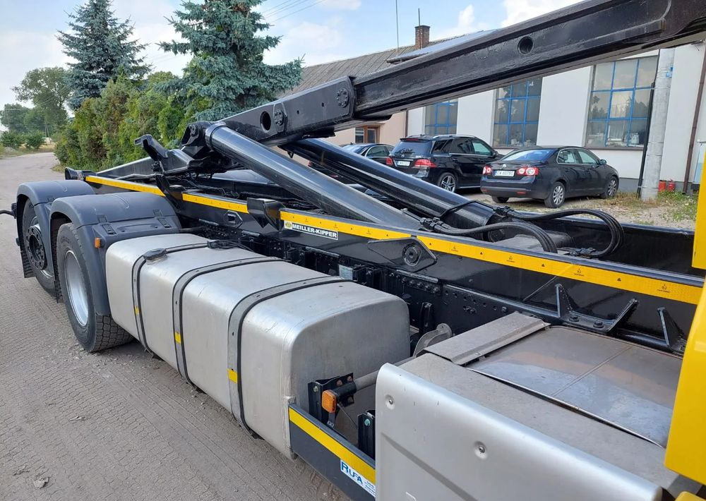 Camion ampliroll MAN TGX 26-500 Hakowiec oś skrętna