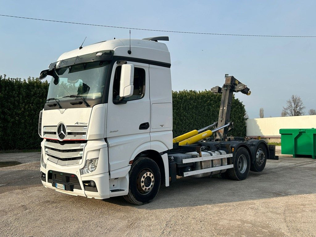 Camion ampliroll MERCEDES ACTROS 25.51 SCARRABILE
