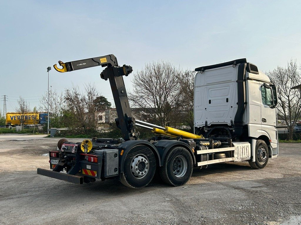 Camion ampliroll MERCEDES ACTROS 25.51 SCARRABILE