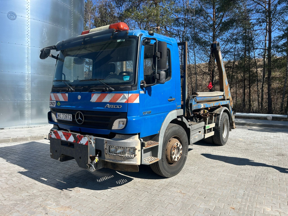 Camion ampliroll MERCEDES BENZ ATEGO HAKOWIEC