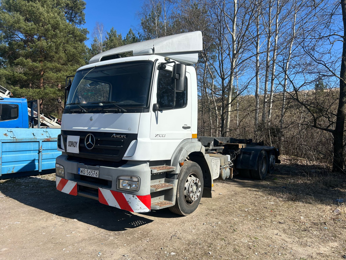 Camion ampliroll MERCEDES BENZ AXOR HAKOWIEC