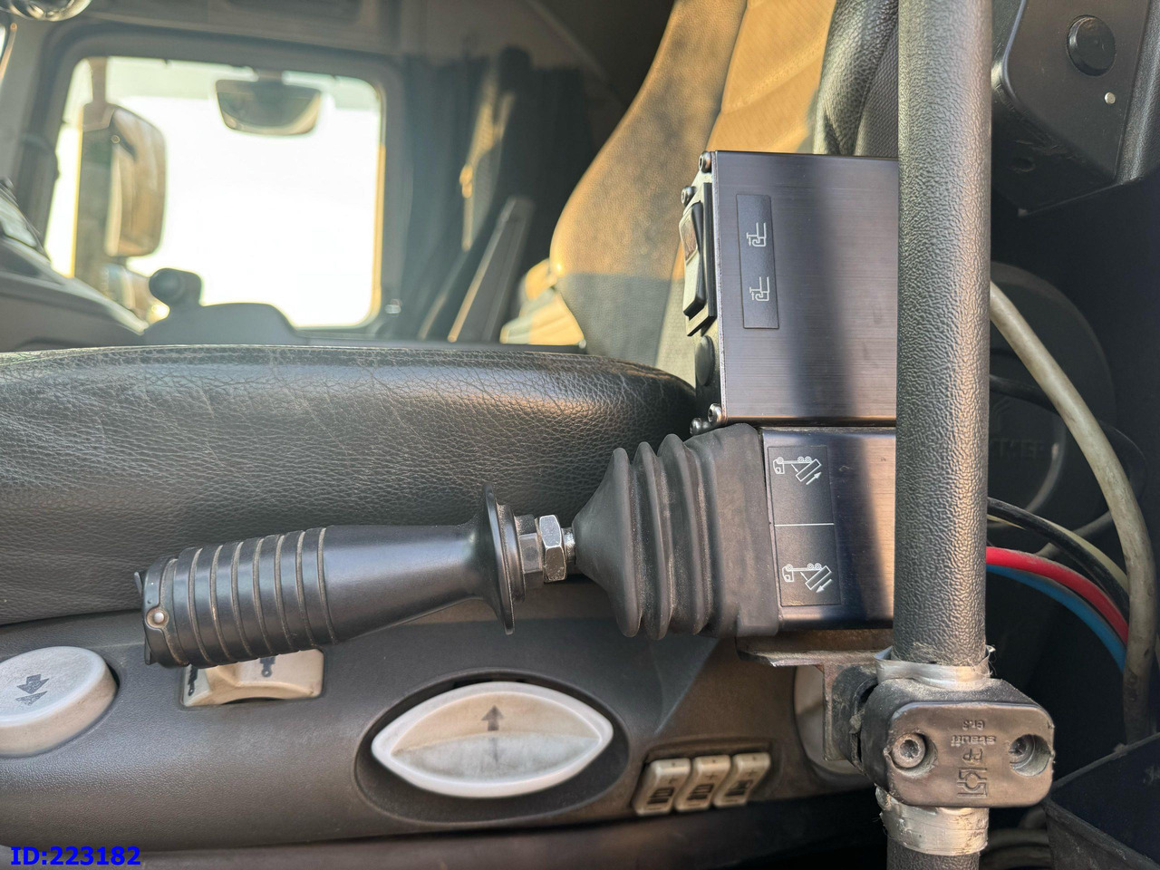 Camion ampliroll MERCEDES-BENZ Actros 2551 8x2 V8 Retarder