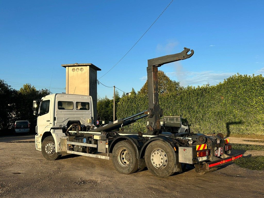 Camion ampliroll MERCEDES-BENZ MERCEDES 2533 SCARRABILE