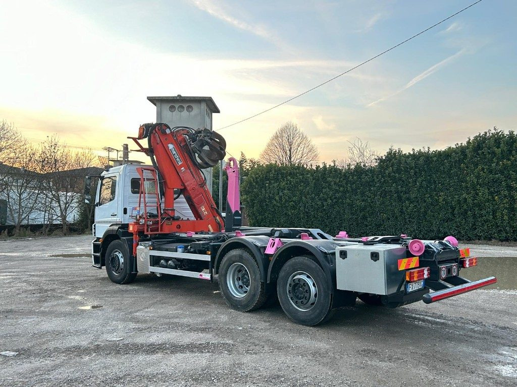 Camion ampliroll MERCEDES-BENZ MERCEDES AXOR 2533 SCARRABILE CON GRU E POLIPO