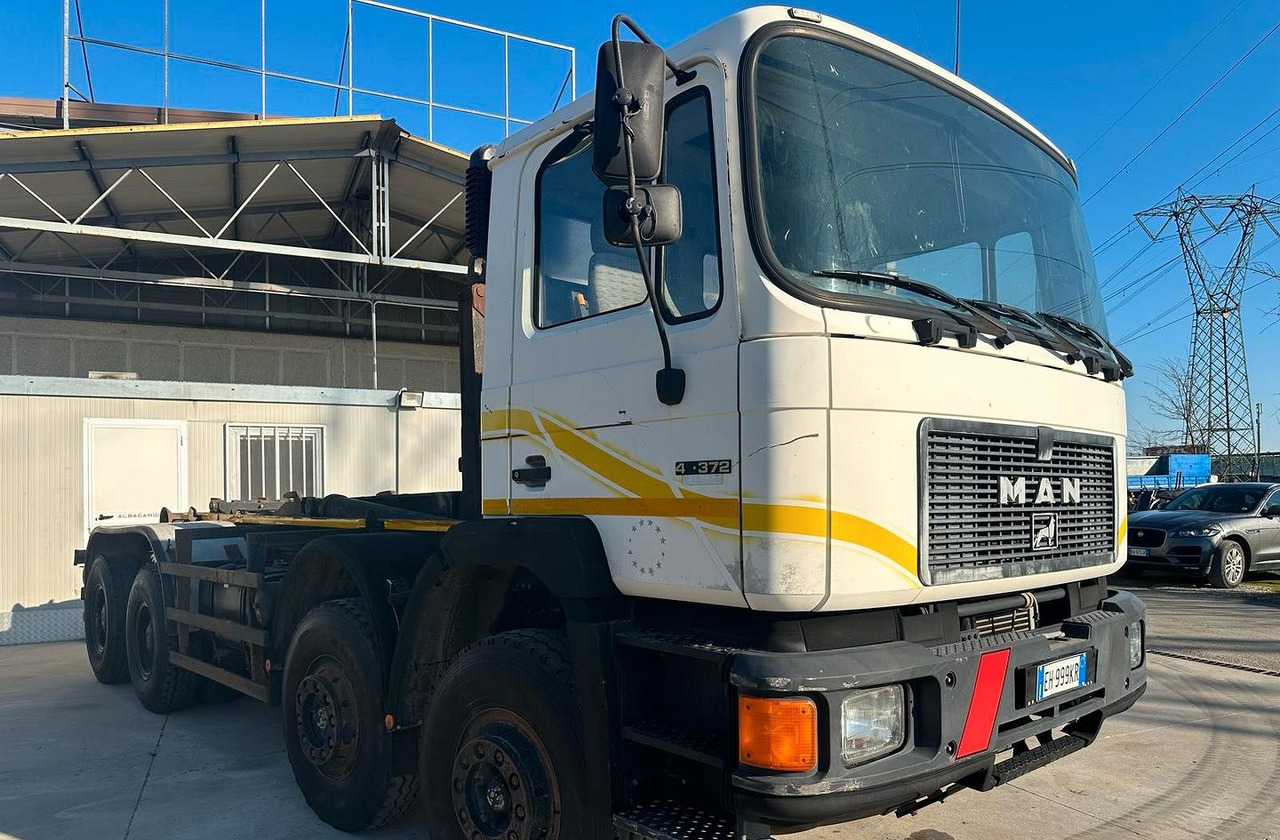 Camion ampliroll Man 4 assi scarrabile