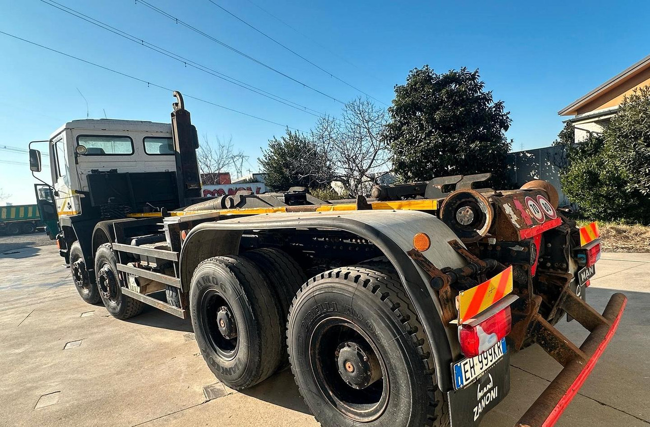 Camion ampliroll Man 4 assi scarrabile