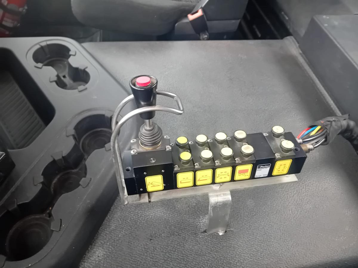 Camion ampliroll Mercedes Antos 2643