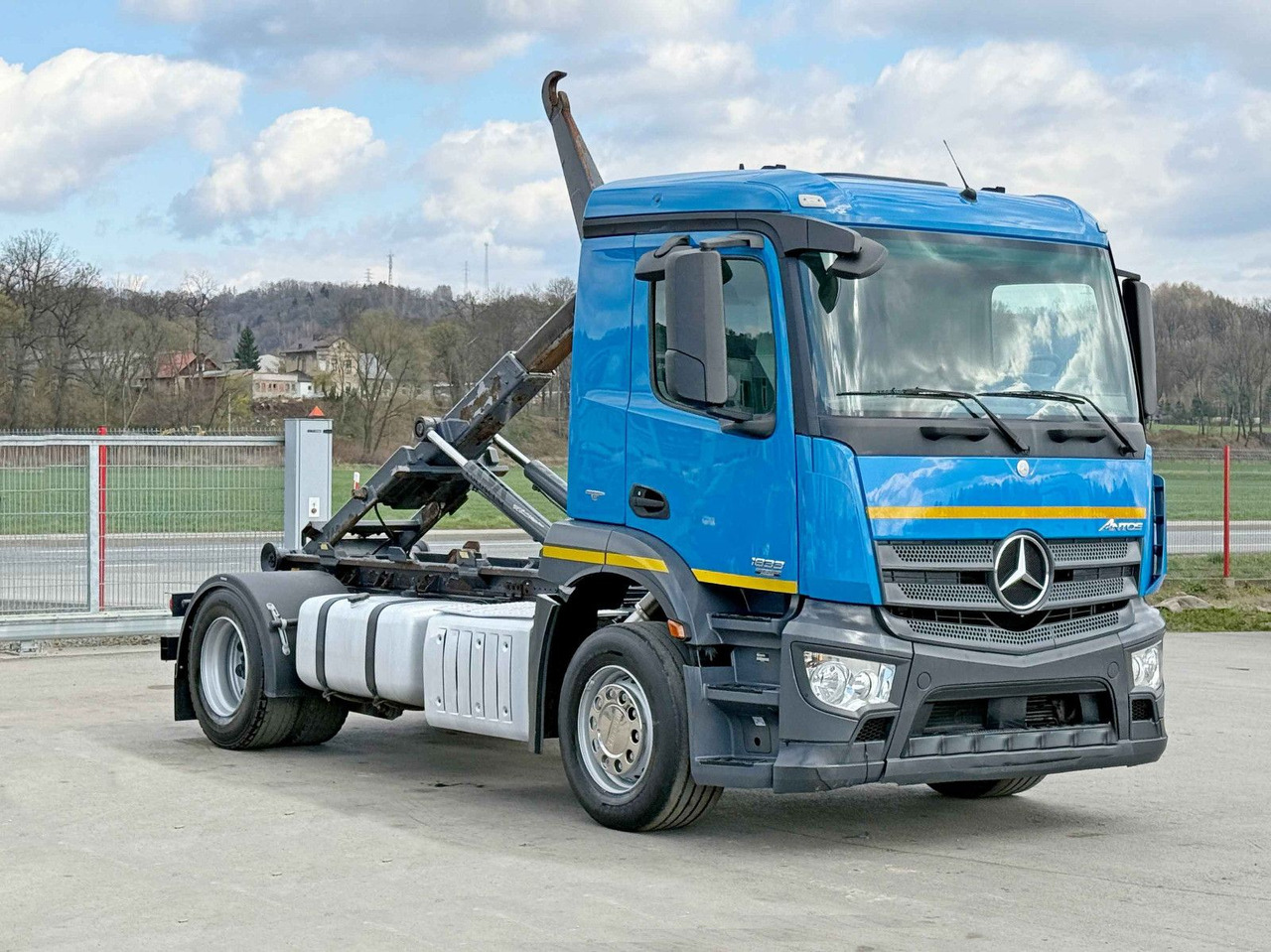Camion ampliroll Mercedes-Benz ANTOS 1833 Abrollkipper * Top Zustand!