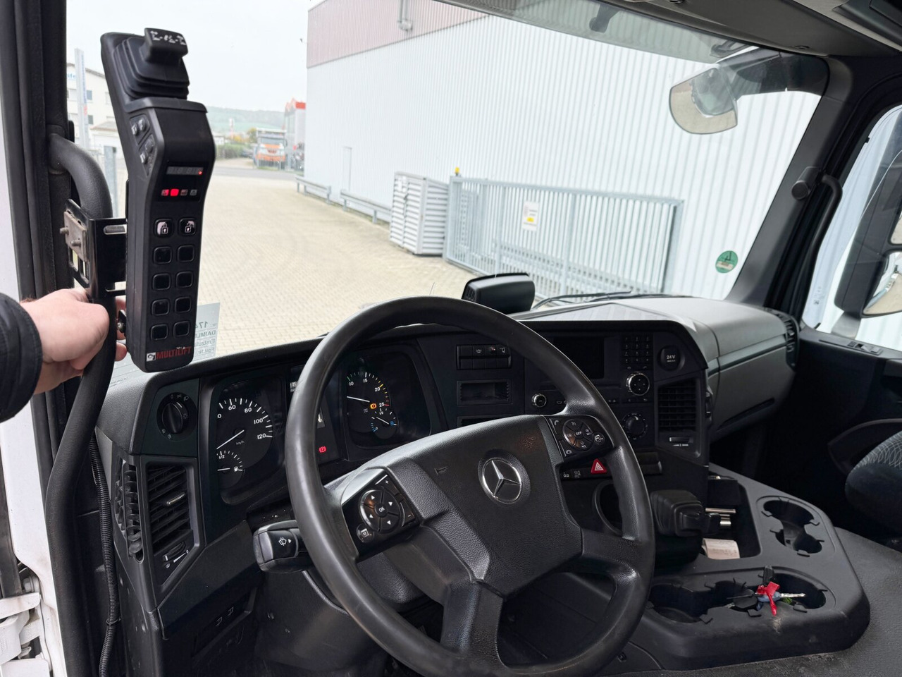 Camion ampliroll Mercedes-Benz Antos 2536 L 6x2 Antos 2536 L 6x2, Liftachse, Hiab XR 21S61 bis 7 m Container
